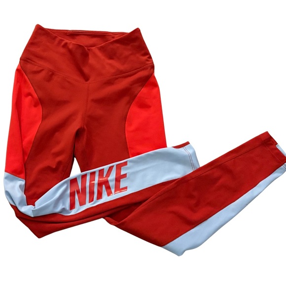 Nike One dri fit mid rise/ tight fit leggings in size XS - Picture 2 of 4